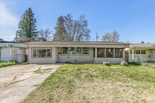 944 S Ivy St, Medford, OR 97501 - Photo 1
