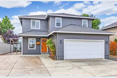 450 Freeman Road, Central Point, OR 97502 - Photo 1