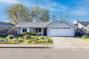 338 Joseph St, Central Point, OR 97502 - Photo 1