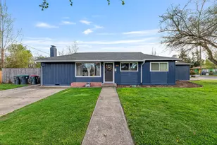 943 Winchester Ave, Medford, OR 97501 - Photo 1