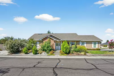 2918 Brookdale Drive, Central Point, OR 97502 - Photo 1