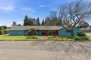 105 W 17th Pl, Coquille, OR 97423 - Photo 1