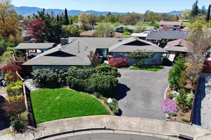 2424 Pembroke Cir, Medford, OR 97504 - Photo 1