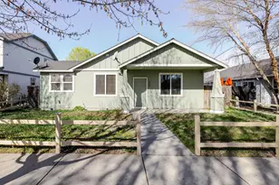 1263 NE 4th St, Redmond, OR 97756 - Photo 1