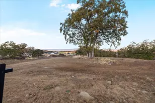 433 Quail Run, Eagle Point, OR 97524 - Photo 1