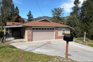 908 NW Hewitt Ln, Grants Pass, OR 97526 - Photo 1