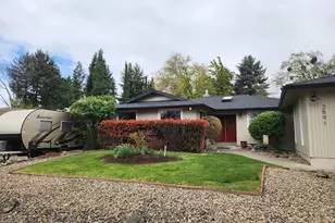 2591 Cedar Links Dr, Medford, OR 97504 - Photo 1