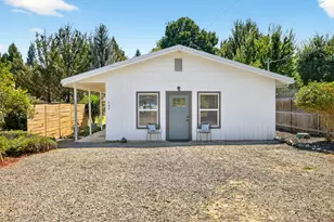 700 Hueners Ln, Jacksonville, OR 97530 - Photo 1