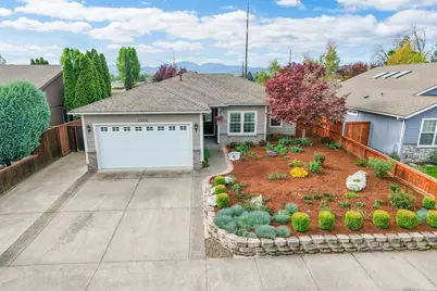 2025 Manchester Drive, Medford, OR 97501 - Photo 1