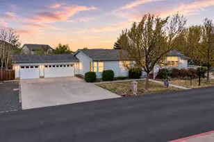 533 NE Shoshone Dr, Redmond, OR 97756 - Photo 1
