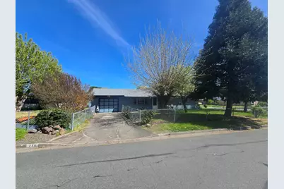 216 N Deanjou Avenue, Eagle Point, OR 97524 - Photo 1