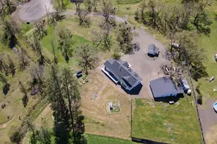 683 Rockwood Ln, Eagle Point, OR 97524 - Photo 1