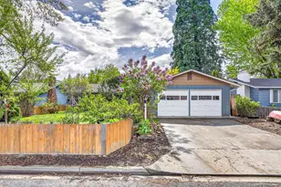 146 Sharon Dr, Phoenix, OR 97535 - Photo 1