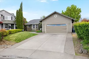 1443 Matthews Pl, Medford, OR 97504 - Photo 1