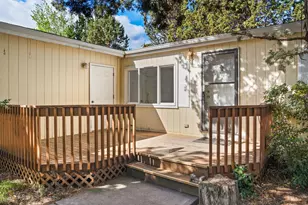 1015 SE Valleywood Pl, Bend, OR 97702 - Photo 1