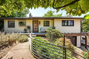 571 S Mountain Ave, Ashland, OR 97520 - Photo 1