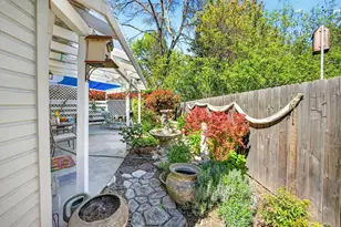 1224 N Modoc Ave, Medford, OR 97504 - Photo 4