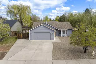 2813 SW Volcano Ct, Redmond, OR 97756 - Photo 1