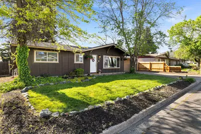 922 SW Spruce Street, Grants Pass, OR 97526 - Photo 1