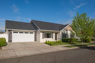 918 SW Blackberry Ln, Grants Pass, OR 97527 - Photo 1