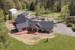 201 Hoffman Way, Grants Pass, OR 97526 - Photo 1
