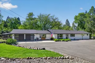 2050 Magnolia Ave, Medford, OR 97501 - Photo 1