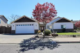 26 Pine Ct, Eagle Point, OR 97524 - Photo 1