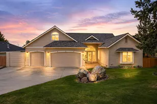 2564 SW Valleyview Dr, Redmond, OR 97756 - Photo 1