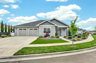 1726 River Run St, Central Point, OR 97502 - Photo 1