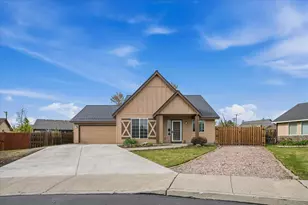 2232 SW Newberry Ct, Redmond, OR 97756 - Photo 1