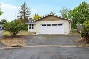 1840 Conestoga Dr, Grants Pass, OR 97527 - Photo 1