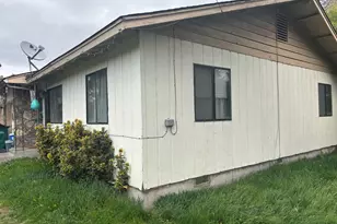 1641 Ivory St, Klamath Falls, OR 97603 - Photo 1