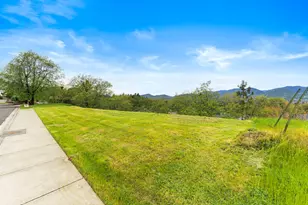 2237 SE Linden Ln, Grants Pass, OR 97527 - Photo 1