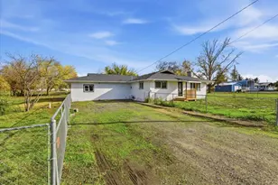 5156 Peace Ln, Central Point, OR 97502 - Photo 1