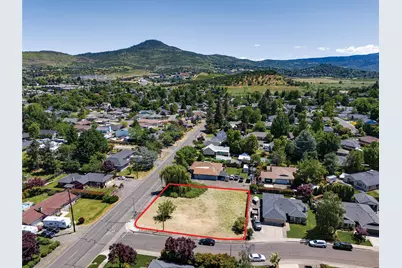 2178 Spring Street, Medford, OR 97504 - Photo 1