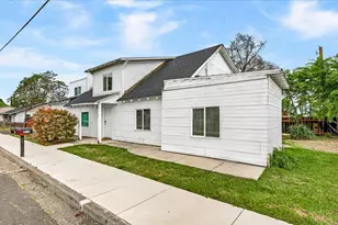 515 Liberty St, Medford, OR 97501 - Photo 1