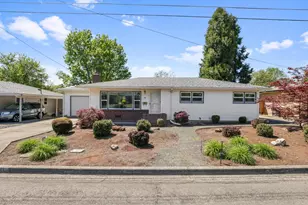 444 NE 12th St, Grants Pass, OR 97526 - Photo 1