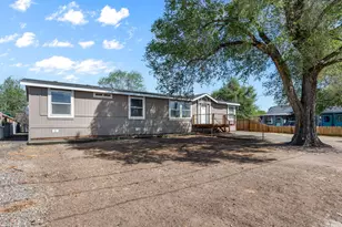 397 SE 6th St, Madras, OR 97741 - Photo 1