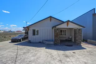 124 W Antler Ave, Redmond, OR 97756 - Photo 1