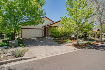 35 Logan Way, Talent, OR 97540 - Photo 1
