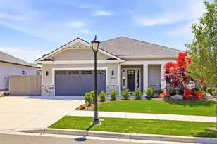 3880 Wyoming Ln, Medford, OR 97504 - Photo 1