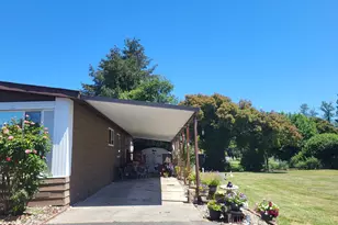 327 Sandlewood Dr, Grants Pass, OR 97526 - Photo 1