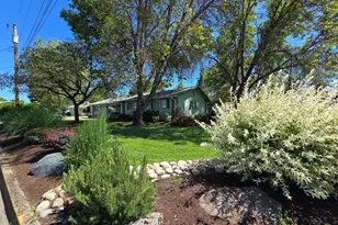 1121 SW Cottonwood St, Grants Pass, OR 97526 - Photo 1