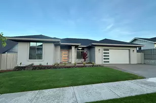 470 Autumn Hls Dr, Medford, OR 97504 - Photo 1