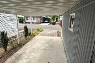 3431 S Pacific, Medford, OR 97501 - Photo 2