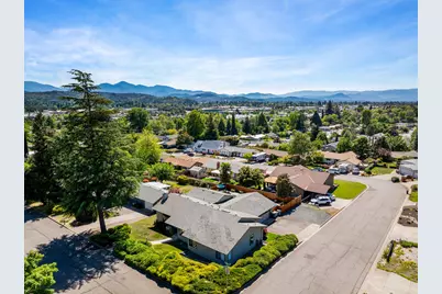 440 NE Royal Drive, Grants Pass, OR 97526 - Photo 34