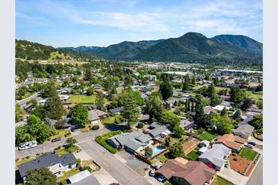 440 NE Royal Drive, Grants Pass, OR 97526 - Photo 36