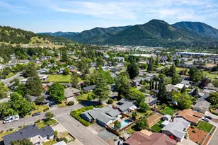 440 NE Royal Dr, Grants Pass, OR 97526 - Photo 36