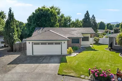 154 Silverwood Court, Central Point, OR 97502 - Photo 1