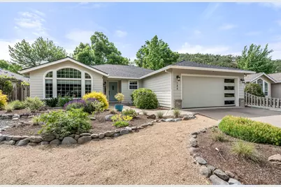 184 Meadow View Drive, Phoenix, OR 97535 - Photo 1